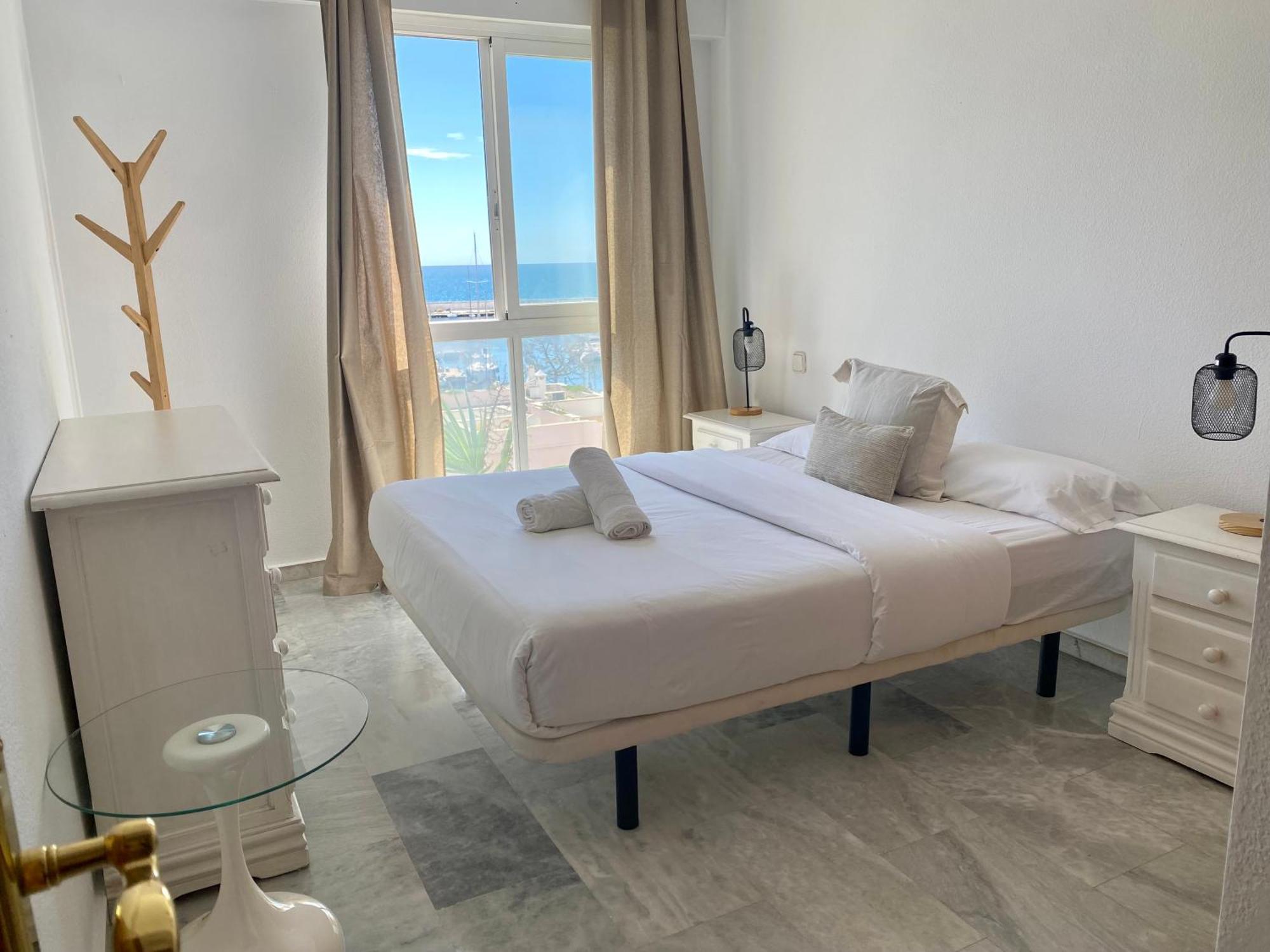 Seafront In Marbella With Pool And Garage Lejlighed Eksteriør billede