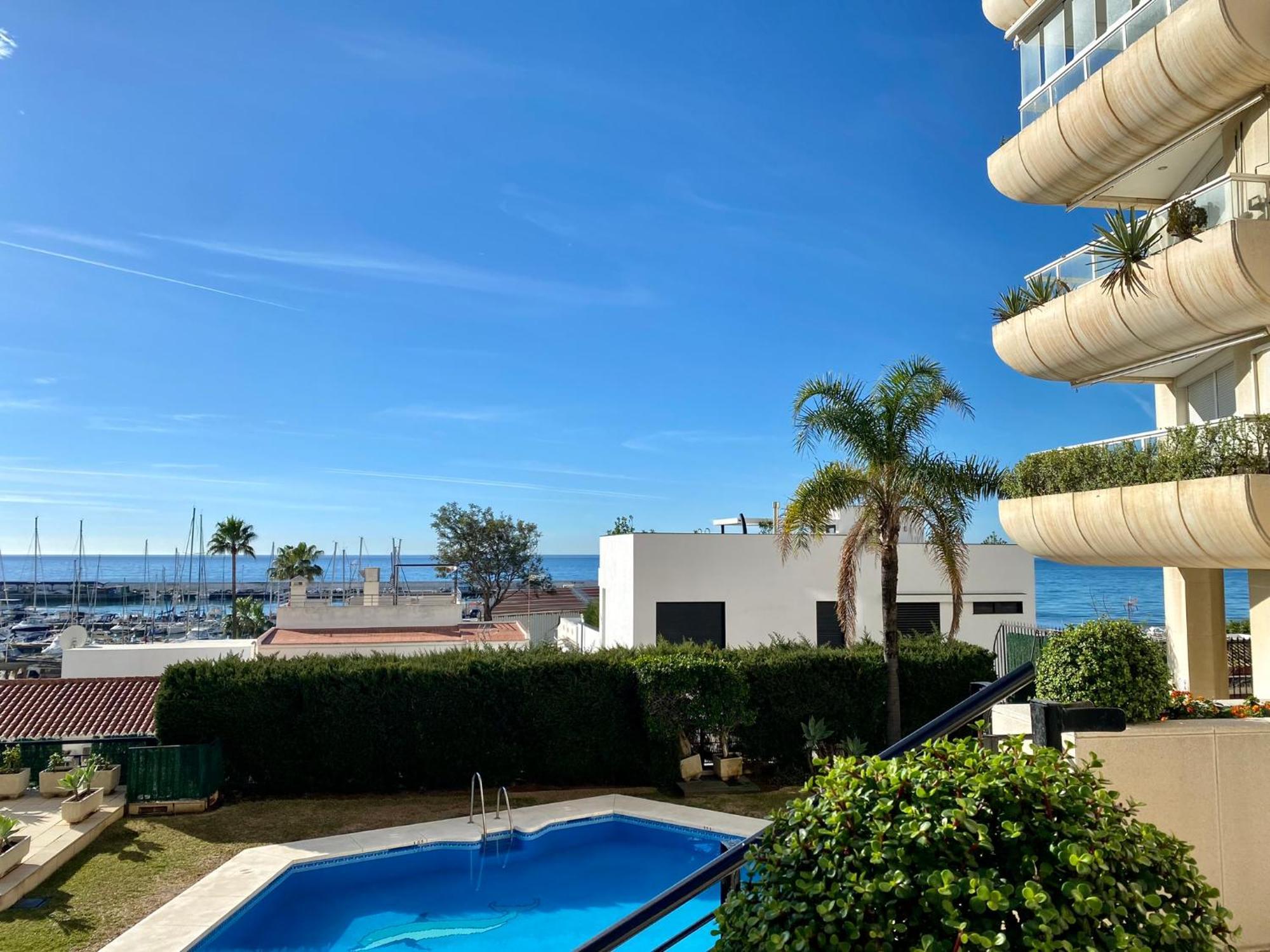 Seafront In Marbella With Pool And Garage Lejlighed Eksteriør billede