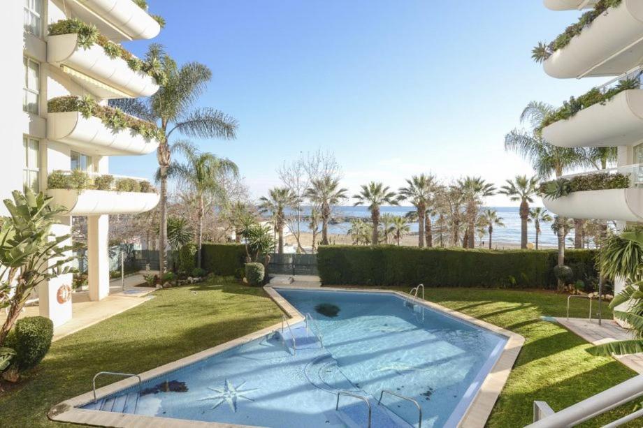 Seafront In Marbella With Pool And Garage Lejlighed Eksteriør billede