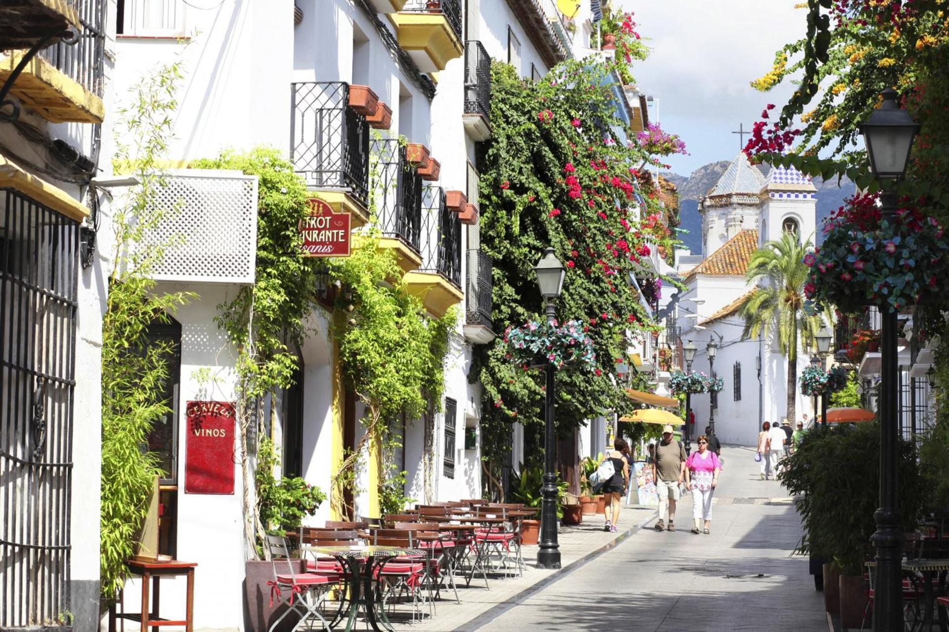 Seafront In Marbella With Pool And Garage Lejlighed Eksteriør billede