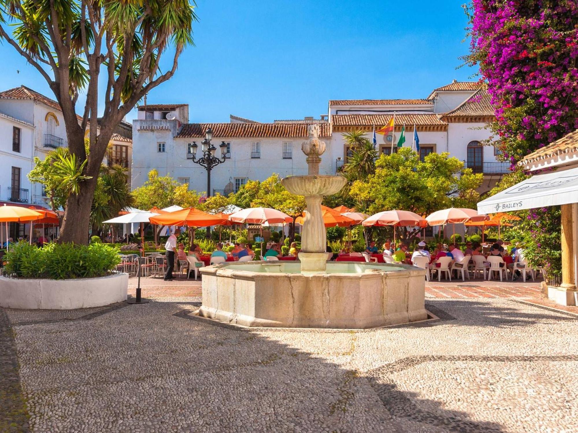 Seafront In Marbella With Pool And Garage Lejlighed Eksteriør billede